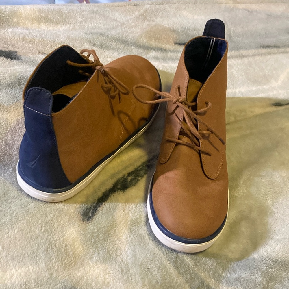 Nautica boots, size 6 mens, size 8 woman. Brown and navy blue EUC - Picture 2 of 7